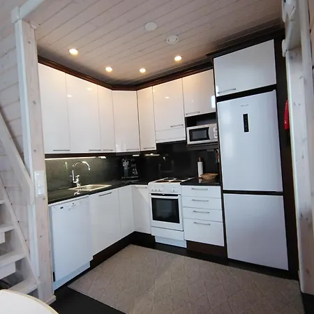 Aihki Pine Cottage, Iso-syoete Вилла